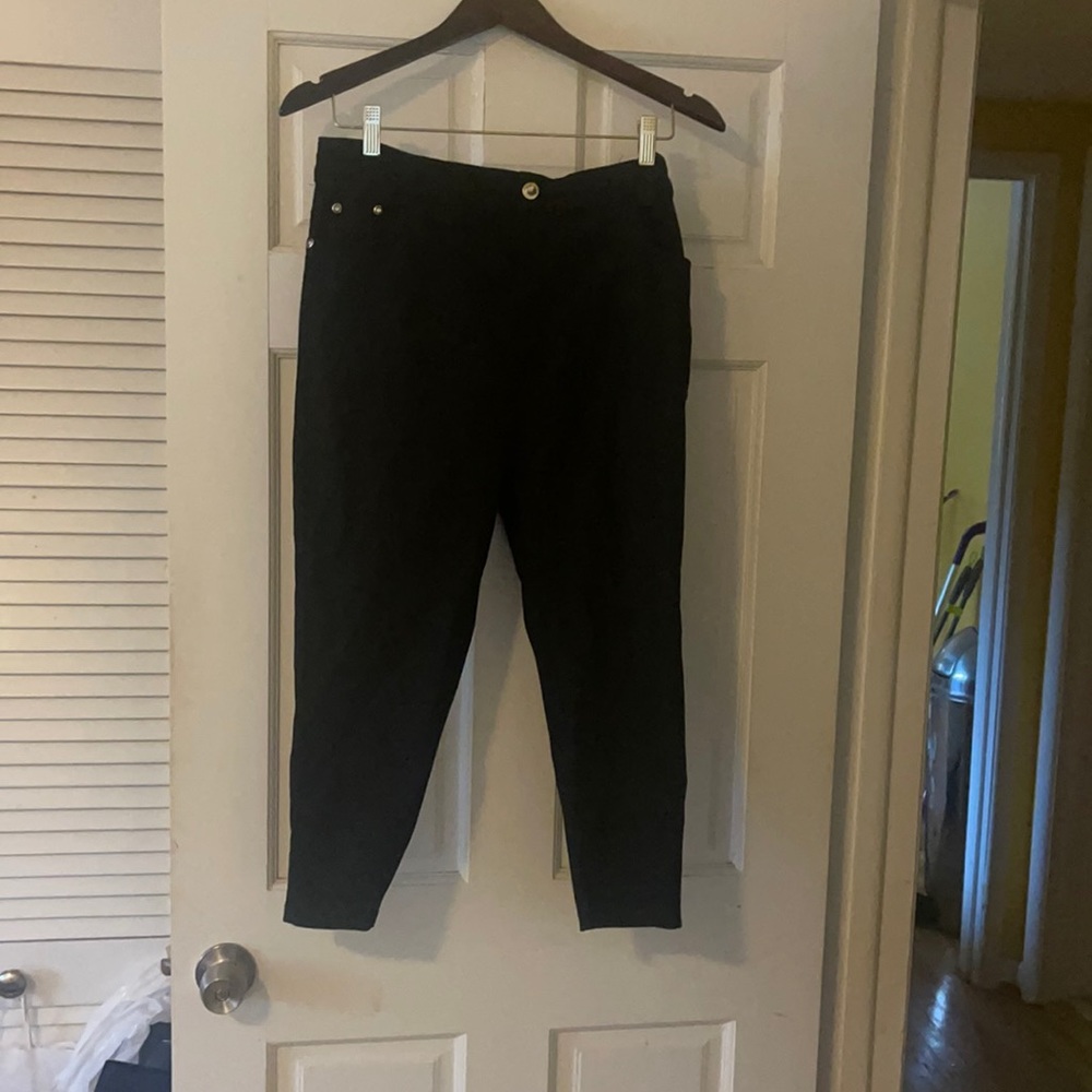 Black Jean Capri pants never worn